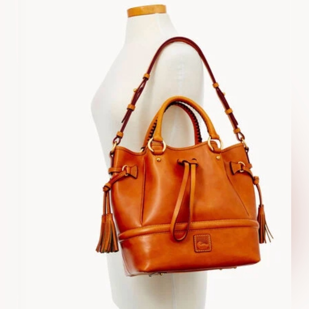 🧡 Authentic Dooney and Bourke Florentine Buckley Bag in Natural 🧡 - Picture 6 of 14